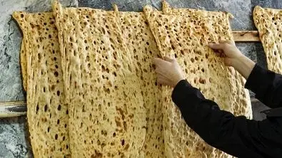 کارگران برای خرید ۷ نان سنگک آماده شوند!