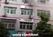 ببینید / لحظه آتش گرفتن یک منزل مسکونی در ساوه 