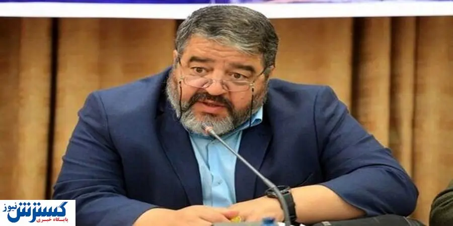 یک مدال عالی کشور به علی لندی اعطا شد