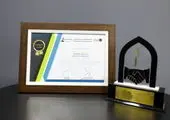 روابط عمومی فولاد مبارکه تندیس و جایزه ویژه «مدیریت روابط رسانه‌ای» را دریافت کرد
