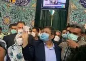لحظه رای دادن عبدالناصر همتی در حسینیه ارشاد