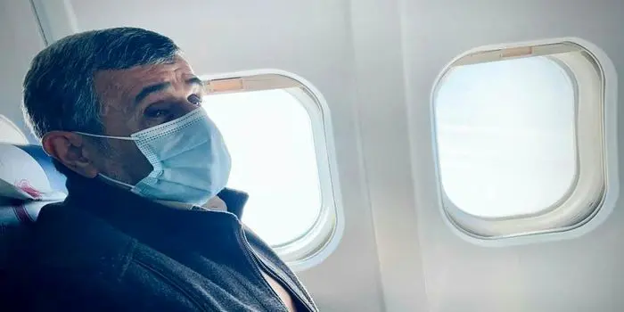 ژست خاص محمود احمدی نژاد در هواپیما + عکس