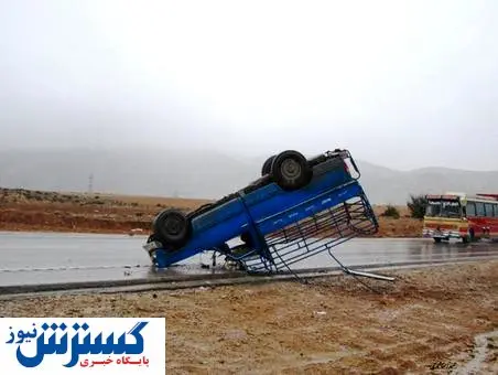 نیسان آبی ۲۴ نفر را روانه بیمارستان کرد