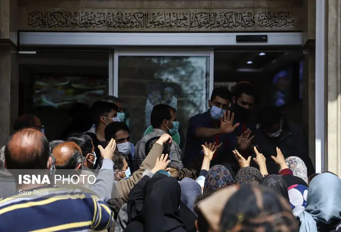 تصاویر/ صحنه‌هایی از صف‌های توزیع مرغ دولتی 