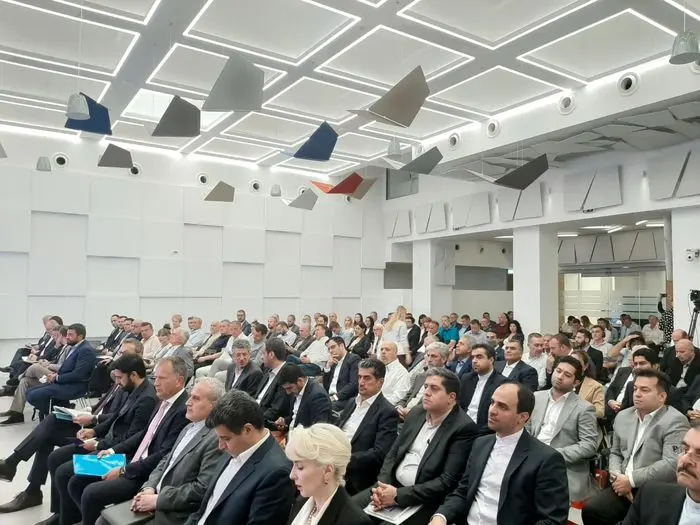 همایش روز اقتصاد ایران و صربستان با حضور پیمان پاک برگزار شد