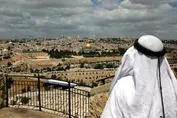 اعراب میلیاردها دلار به دشمن ایران سرازیر کردند