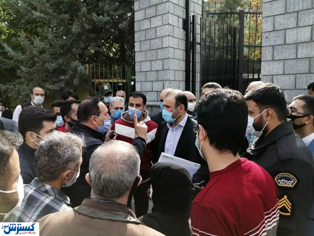 بورس بازان معترض مقابل مجلس