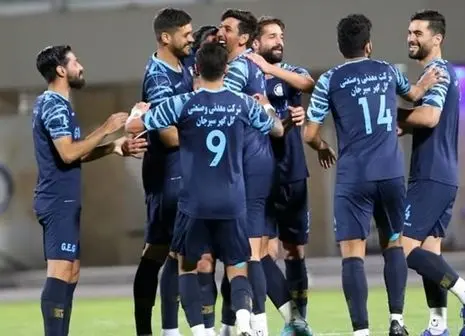 ستاره پرسپولیس به بازی با گل گهر رسید