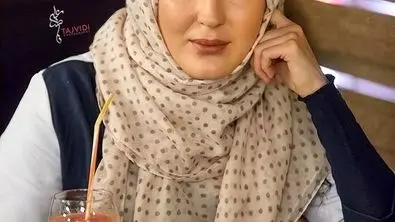 سنگ قبر زهره فکور صبور | عکس زیبای زهره فکور روی سنگ قبر قرار گرفت