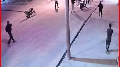 قتل خونین پسرجوان مقابل دوربین مداربسته خیابان