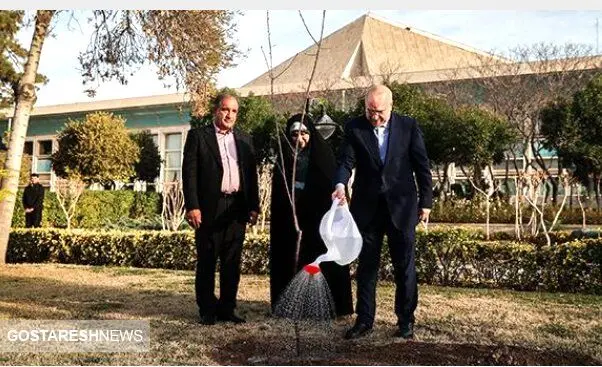 کاشت درخت توسط رئیس مجلس