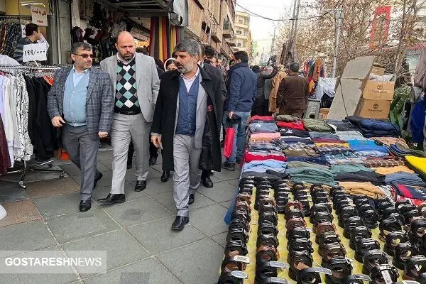 معیشت دست‌فروشان امر مهمی است