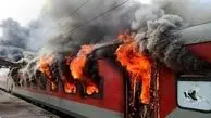 مرد هندی قطار را به آتش کشید + عکس