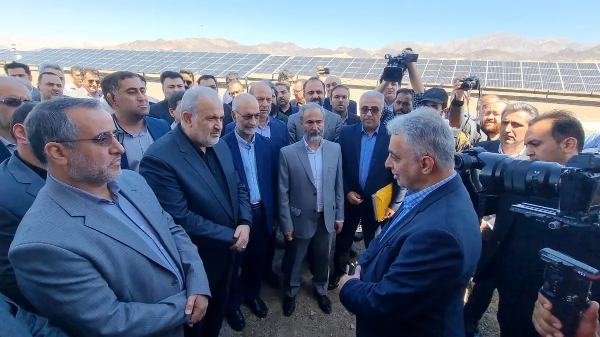 هماکنون/ آیین افتتاحیه نیروگاه ده مگاواتی خورشیدی پویای سمنان