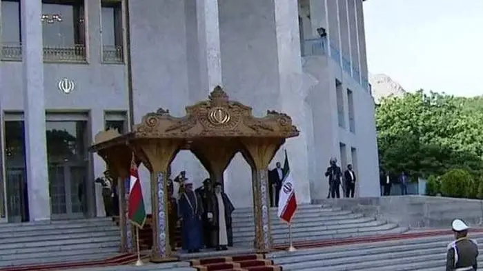 استقبال رسمی رئیسی از سلطان عمان