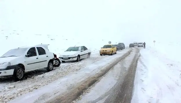 امکان تردد در جاده‌های کوهستانی زنجان فقط با زنجیر چرخ