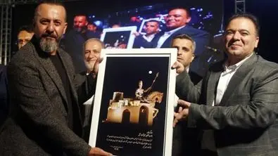 رونمایی از مجسمه سردار حیدر زرقانی؛ هویت بخشی به شهر متمدن زرقان

