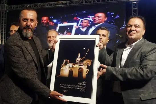 رونمایی از مجسمه سردار حیدر زرقانی؛ هویت بخشی به شهر متمدن زرقان

