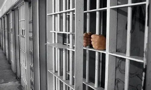 حقوق معطل ۸ ساله کارکنان زندان‎‏‎‌‌ها پرداخت می شود