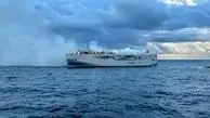 آتش سوزی کشتی باری در هلند / ۳ هزار خودرو به زیر آب رفت