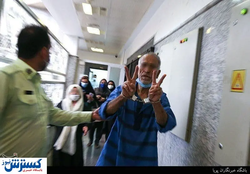 خوشحال از قتل؛ عکس عجیب از پدر بابک خرمدین در دادسرا