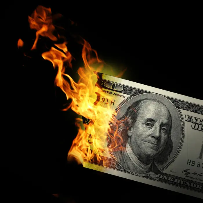 ماجرای دلارهایی که به آتش کشیده شد!