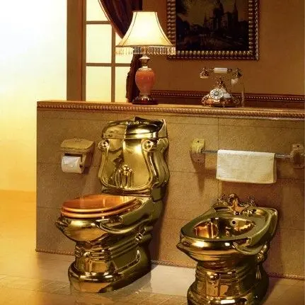 این دستشویی از طلا ست!