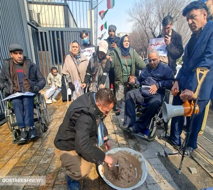 معلولان درب سازمان برنامه و بودجه را گِل گرفتند! + عکس