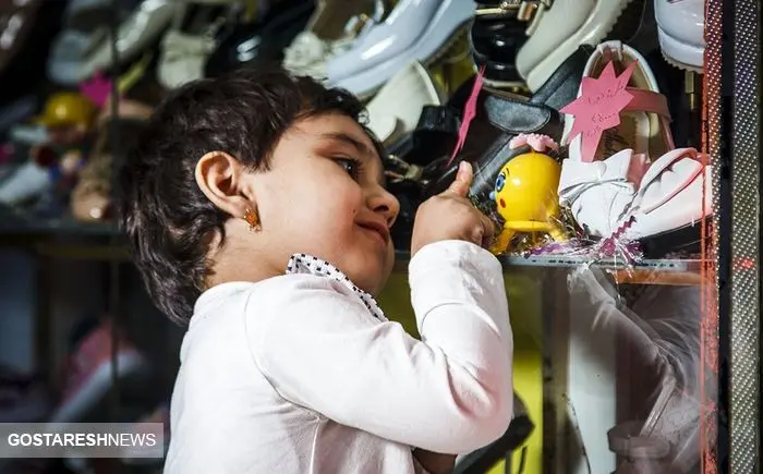 حال و هوای بازار شب عید / یک دست لباس بچگانه چند تمام می شود؟