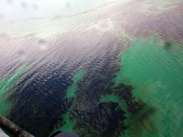 دو لکه نفتی در خلیج‌فارس پاکسازی شد