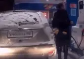 مردی که باک بنزین ماشینش را آتش زد!+ فیلم
