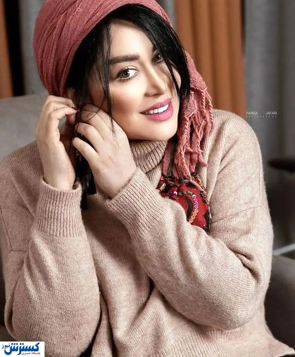 تیپ هنری و متفاوت سارا منجزی پور در کنار خواننده معروف+عکس