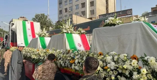 گزارش لحظه به لحظه از مراسم تشییع شهدای جنگ اسرائیل و ایران