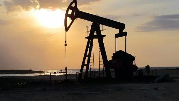 پیش‌فروش نفت در سناریو بودجه ۱۴۰۰