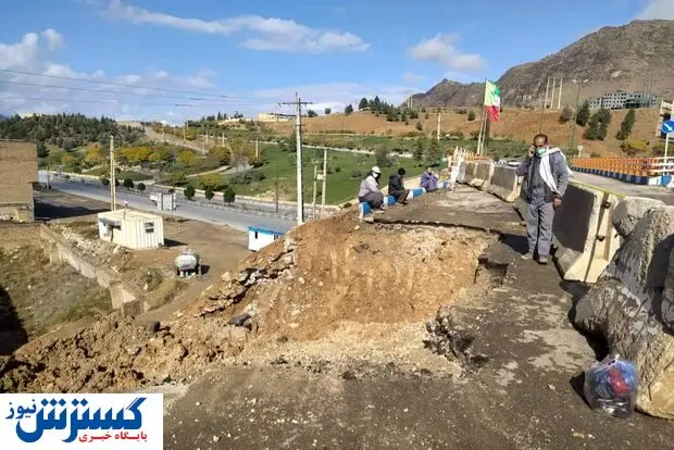 پل تازه تاسیس پس از باران ریزش کرد!