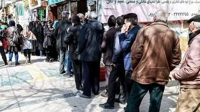 صف های طولانی مرغ همچنان پابرجا هستند