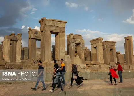 تصاویر/ گردشگران آتش به جان طبیعت انداخته‌اند 