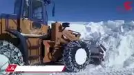 لحظه نجات مینی بوس مدفون در برف  +‌ فیلم