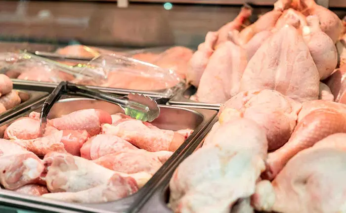 روند رو به افزایش قیمت مرغ در بازار امروز (۹۹/۰۴/۱۵) + جدول