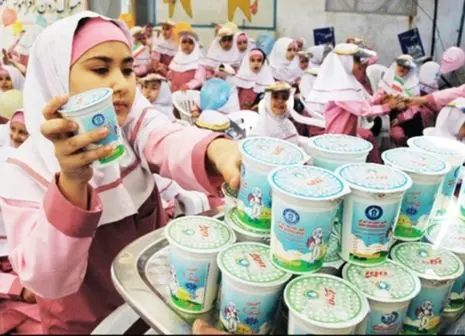 شیر رایگان مدارس در ایران به بن‌بست رسید