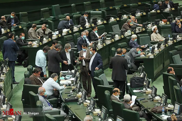 کدام وزیر روحانی در یک روز دو کارت زرد از مجلس گرفت؟ 