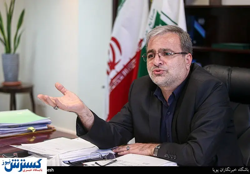 این کارخانه به مدارس ۴۰ هزار تن کاغذ میدهد