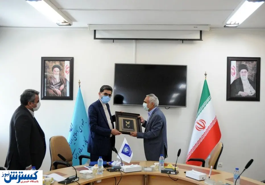 تقدیر شریعتمداری از مدیرعامل ایران خودرو