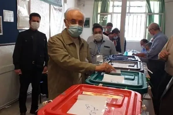 علی اکبر صالحی نیز رای خود را به صندوق انداخت