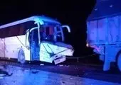 تصادف اتوبوس حامل کارگران با تانکر سوخت!+عکس