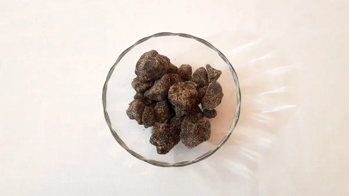 فروش استفراغ نهنگ در بازار / ۲۰ گرم نیم میلیون!