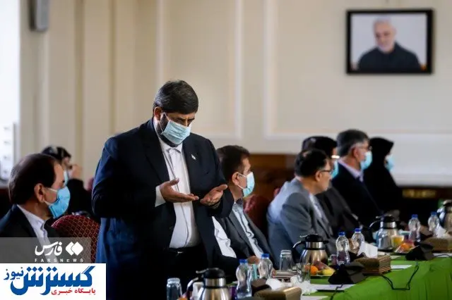 واکنش نماینده ای که نمازخواندنش در جلسه خبرساز شد + عکس
