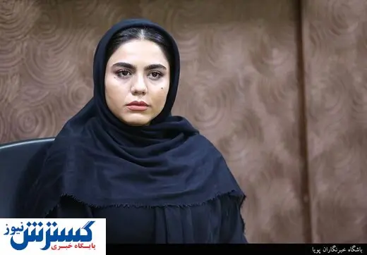 لباس منشوری خانم بازیگر کنار دریا + عکس