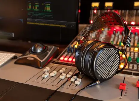 بهترین هدفون تا ۵ میلیون تومان + مدل‌های محبوب بازار