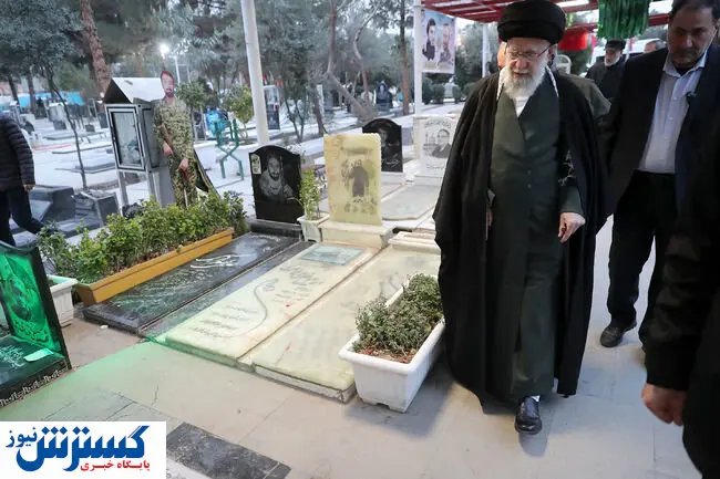 رهبر انقلاب اسلامی در مرقد امام خمینی(ره) و گلزار شهدا حضور یافتند